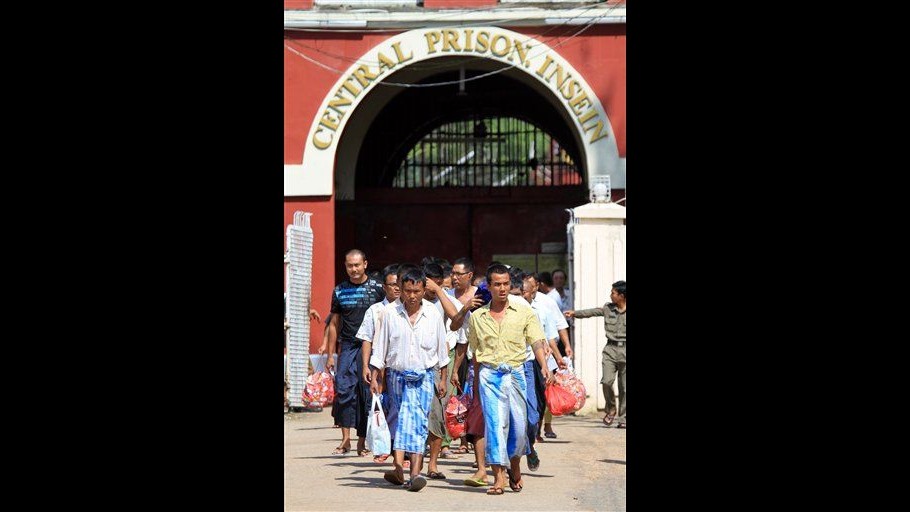 Birmania, partito Suu Kyi: Liberati 155 prigionieri politici