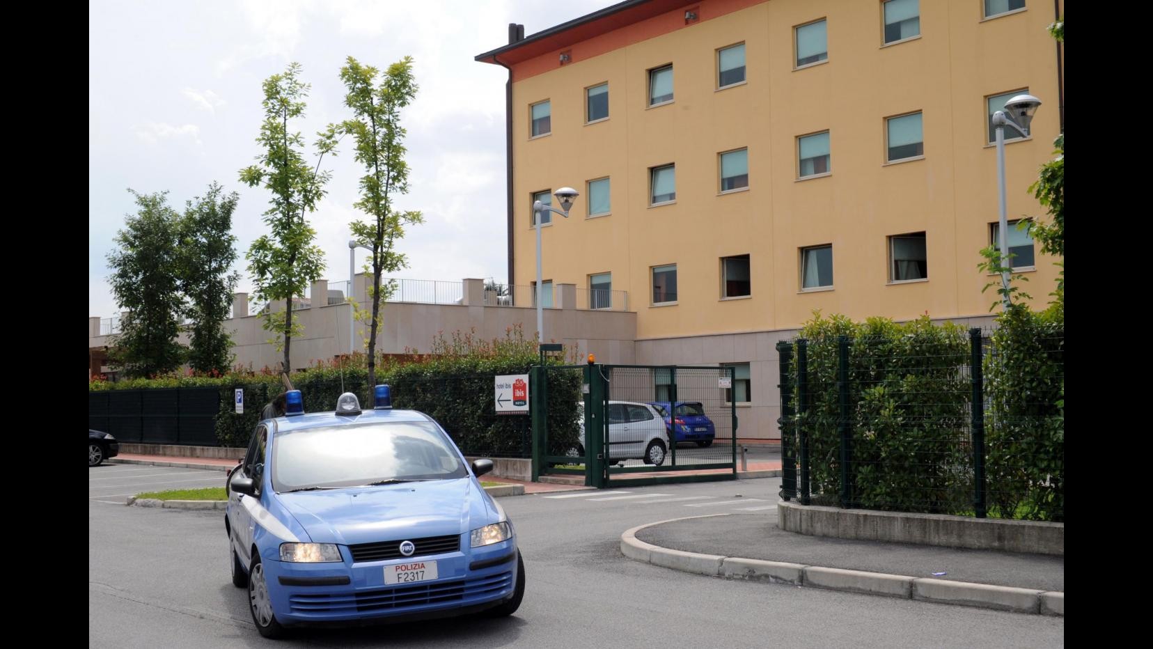 Roma, gioiellieri sparano: muore bandito