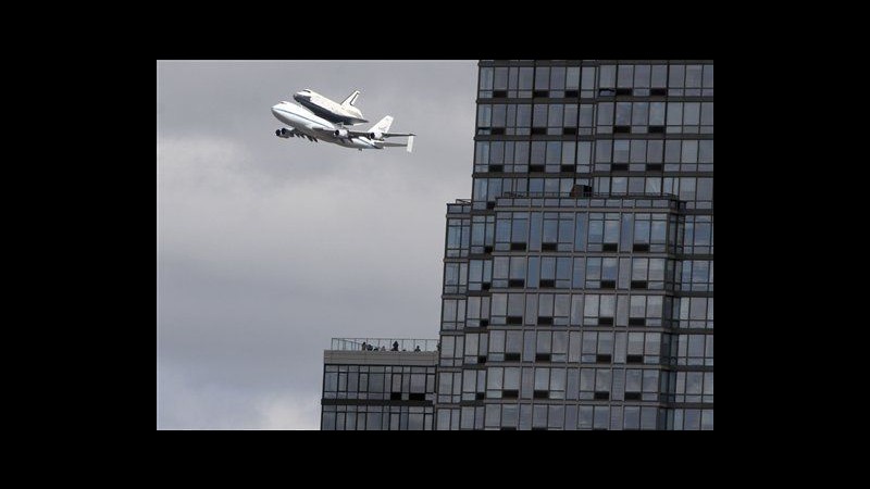 Prototipo shuttle Enterprise raggiunge in volo New York: sarà esposto