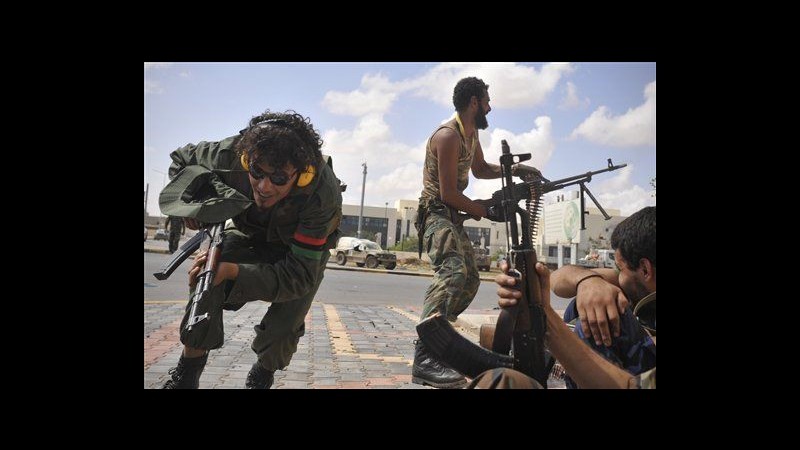 Libia, Gheddafi si nasconderebbe in deserto meridionale