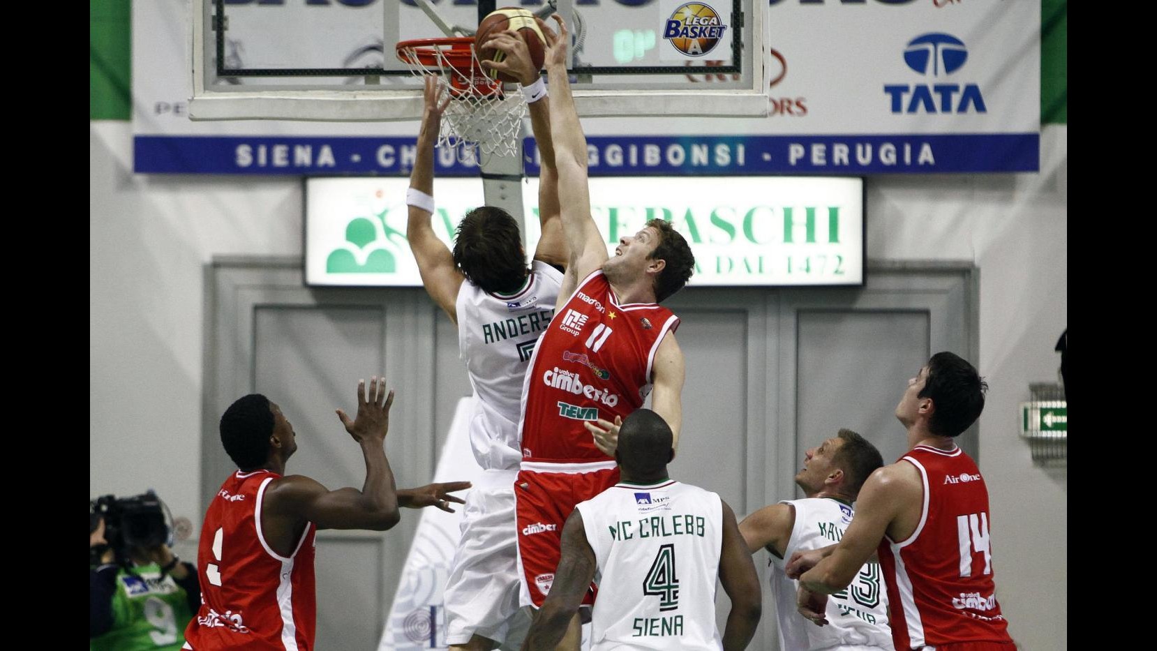 Varese-Siena 75-91 in gara 4, toscani in semifinale contro Sassari