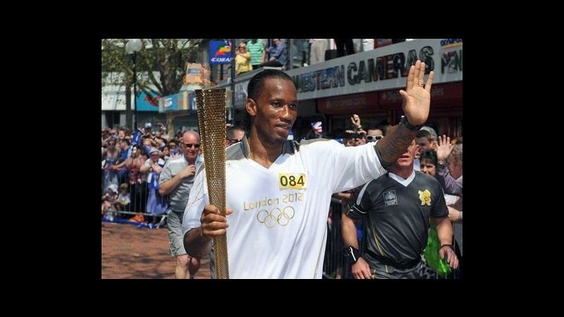 Londra 2012, fan in delirio a Swindon per il tedoforo Drogba