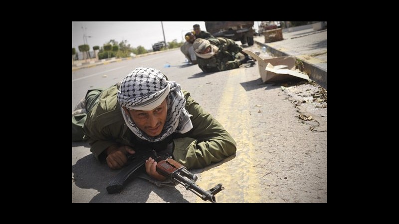 Libia, ribelli conquistano centro congressi Sirte, proseguono scontri