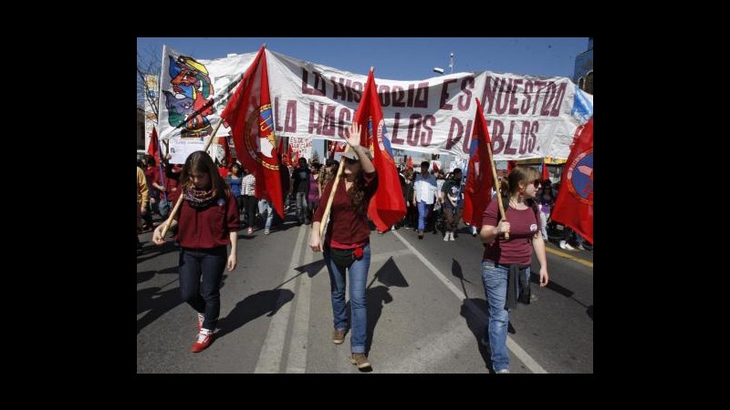 Cile, studenti rifiutano di riprendere negoziati, avanti proteste