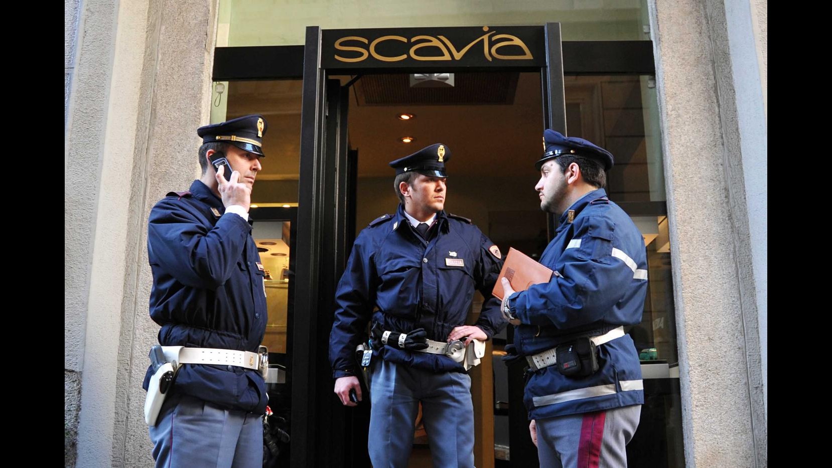 Presi autori rapina via della Spiga