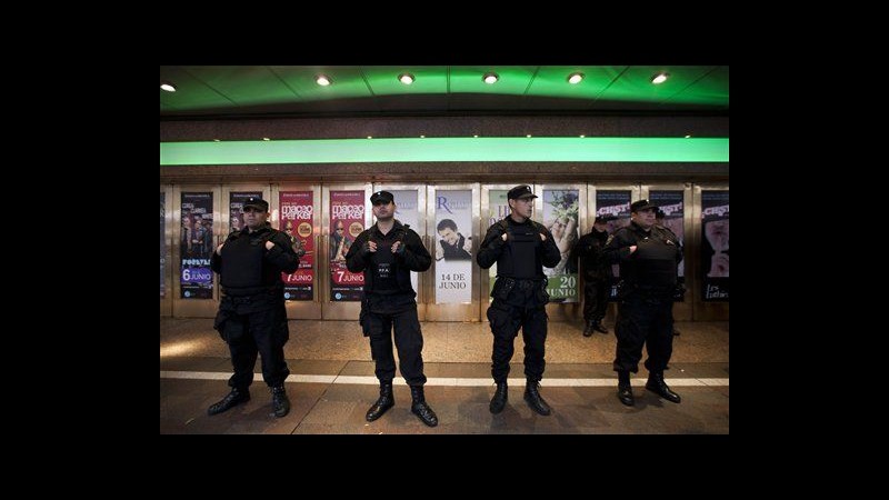 Argentina, disinnescata bomba in teatro dove domani parlerà Uribe