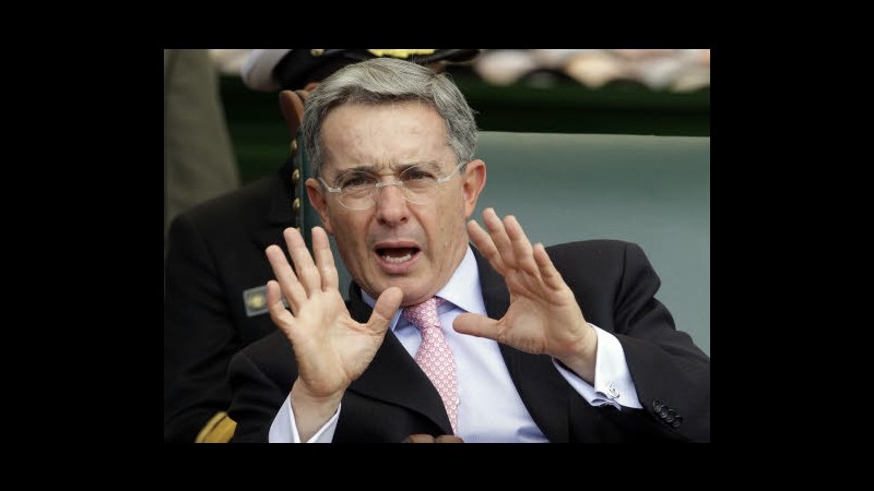 Argentina, scoperta bomba in teatro dove era atteso Uribe