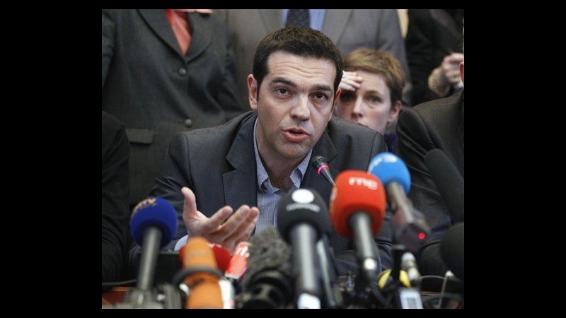 Grecia, Tsipras: Creditori cambino linea per evitare catastrofe