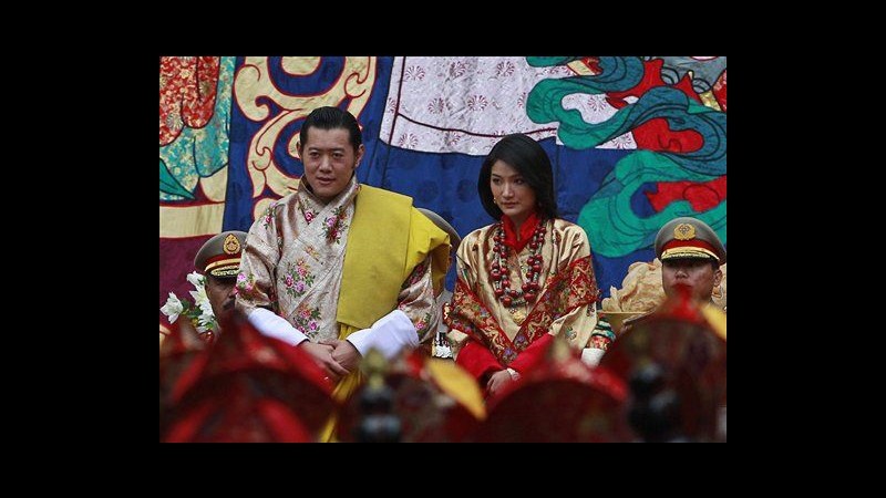 Il re del Bhutan ha sposato la 21enne Jetsun Pema, figlia di un pilota