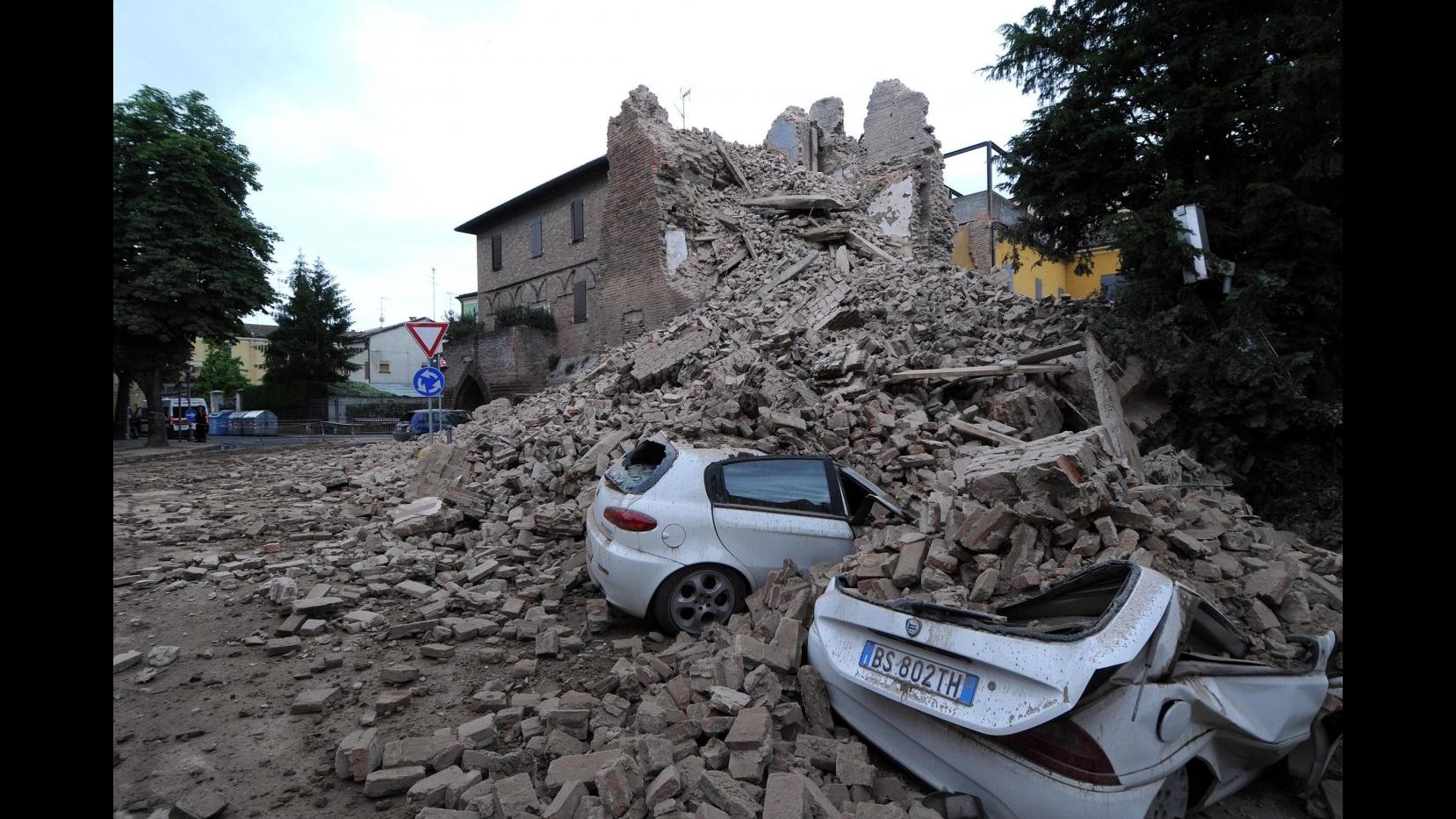 Monti oggi visita terremotati in Emilia