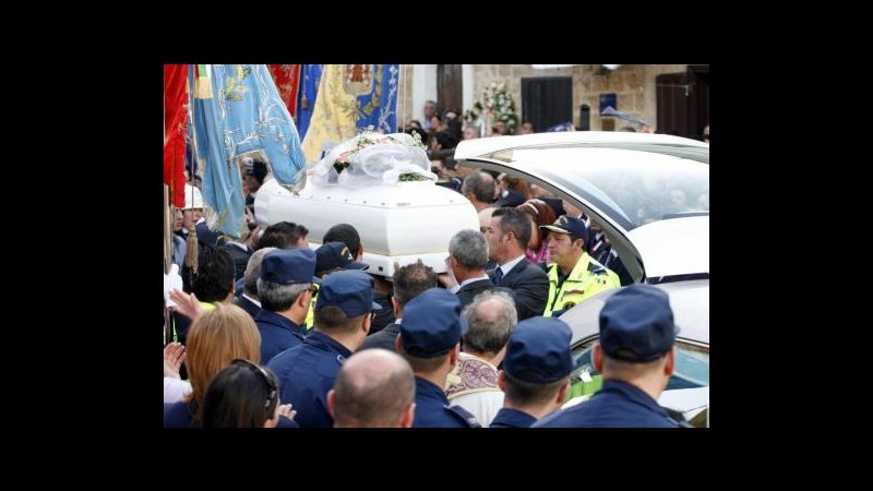 Brindisi, è caccia all’assassino