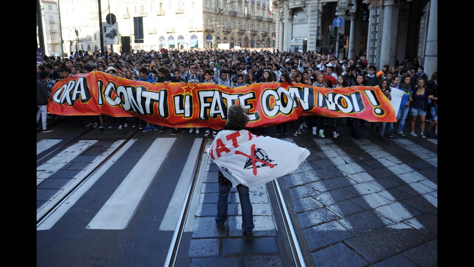 Scioperi, la scuola torna in piazza. Tensione a Milano e Roma
