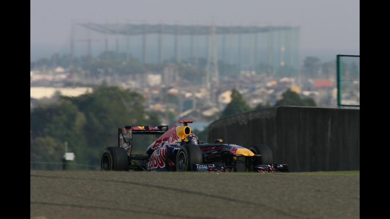 F1, Button domina libere in Giappone. Ferrari ok, brivido Vettel