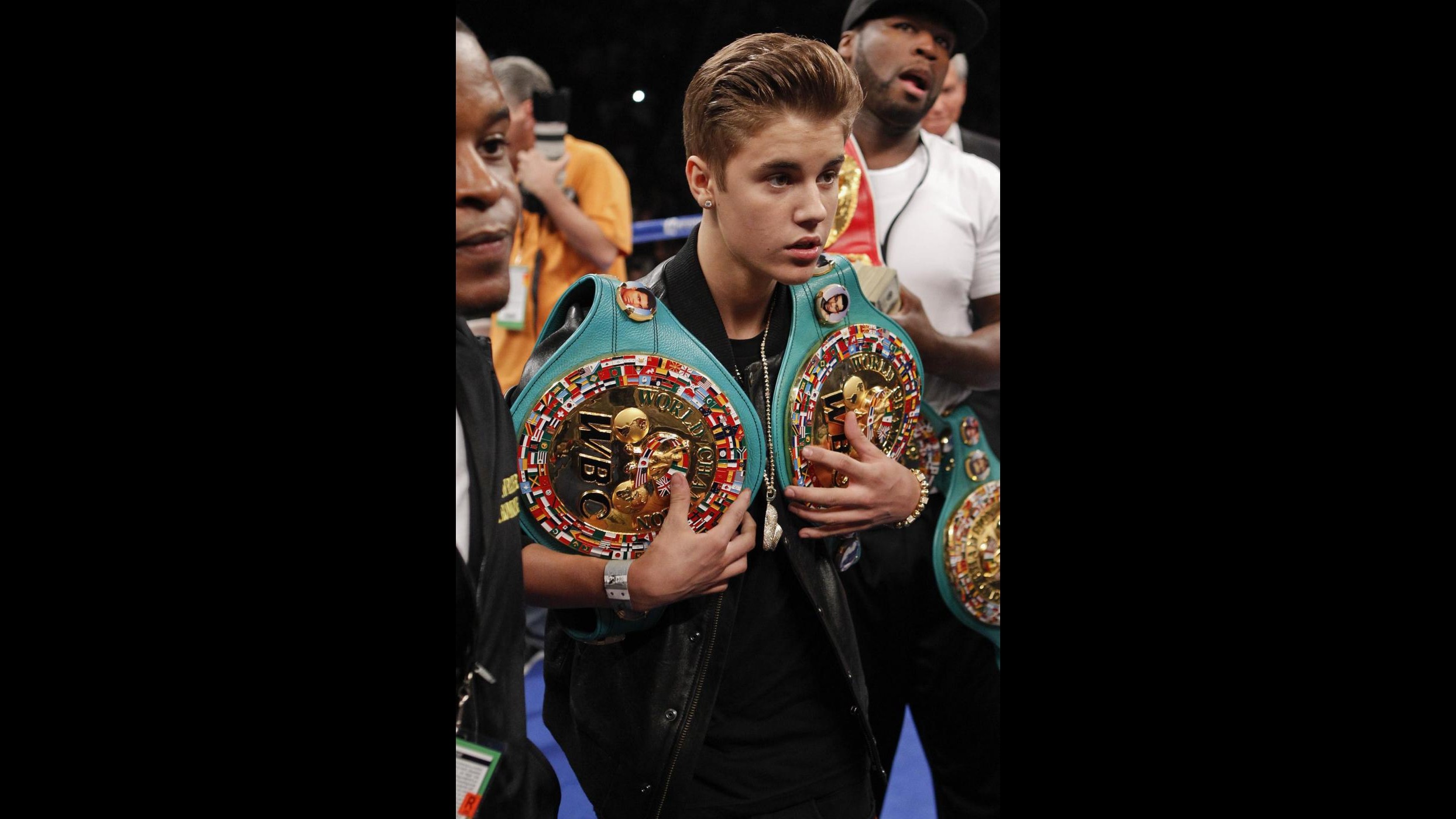 La paura di Justin Bieber? Il buio, dorme con le luci accese