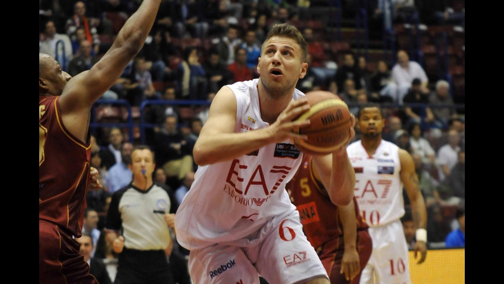 Playoff Serie A: Cantù e Milano sul 2-0 contro Pesaro e Venezia