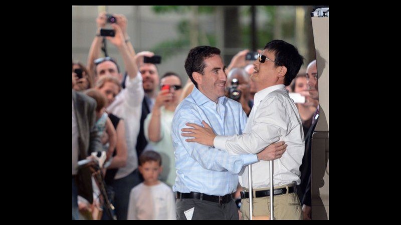 Attivista cinese Chen Guangcheng arrivato a New York con la famiglia