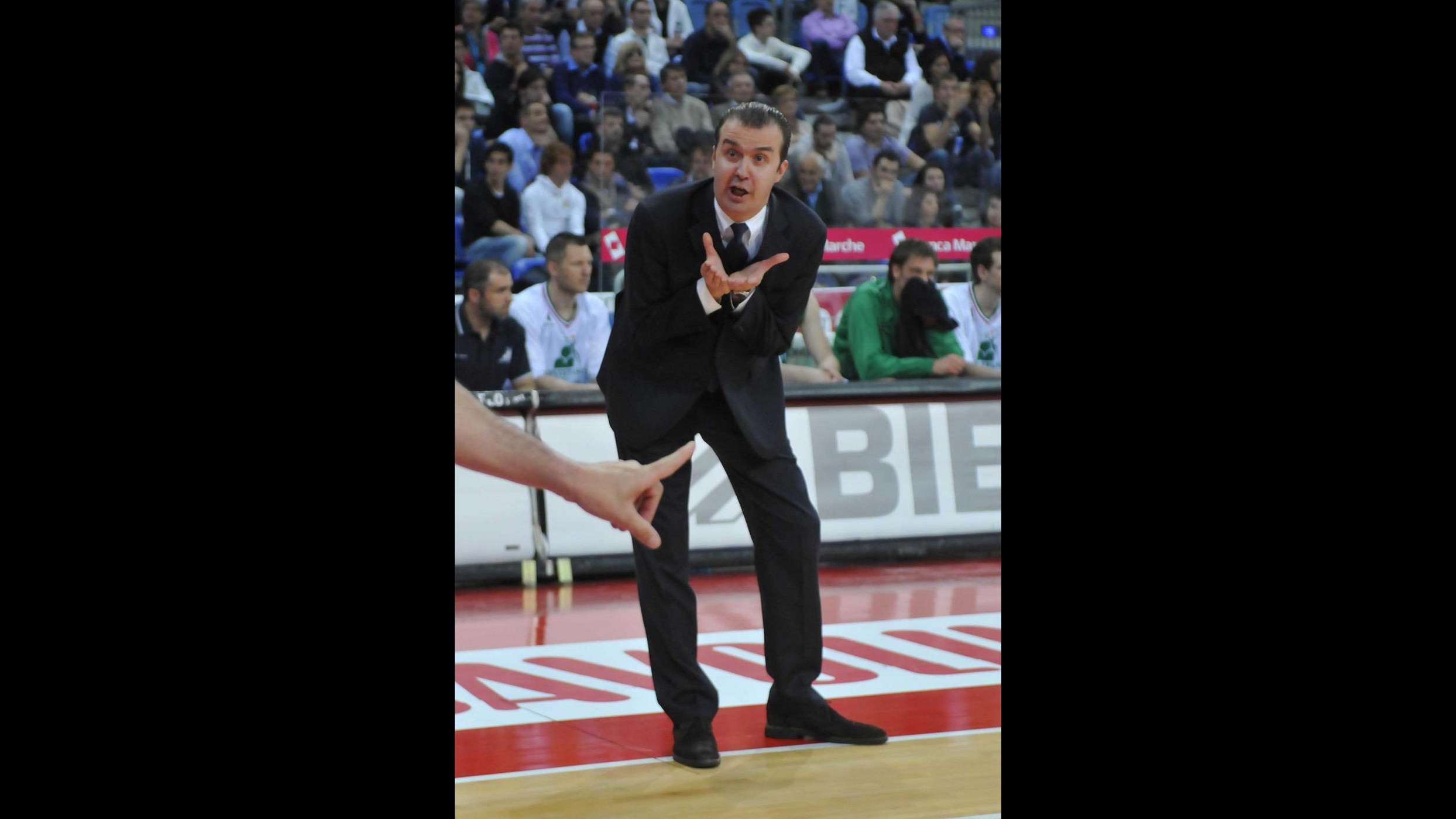 Basket, playoff: Siena schiaccia Varese, Sassari beffa Bologna