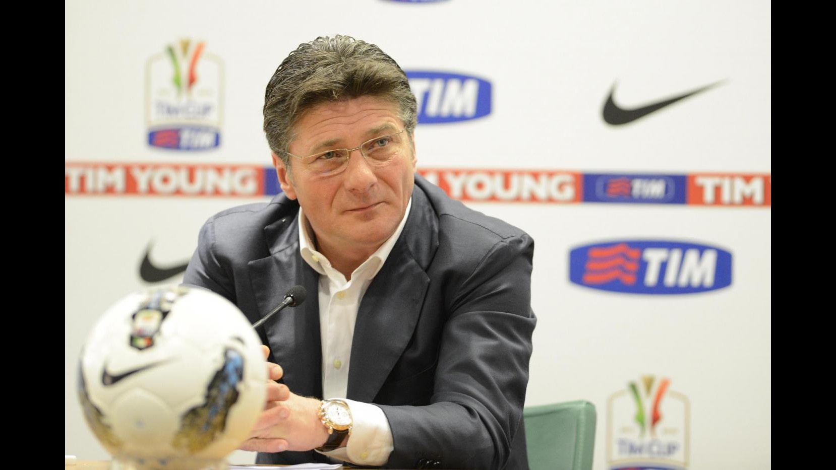 Mazzarri sprona Napoli: Juventus favorita, ma abbiamo fiducia