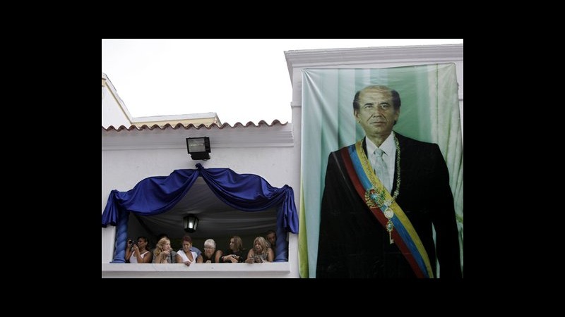 Venezuela,in migliaia a veglia per ritorno spoglie ex presidente Perez
