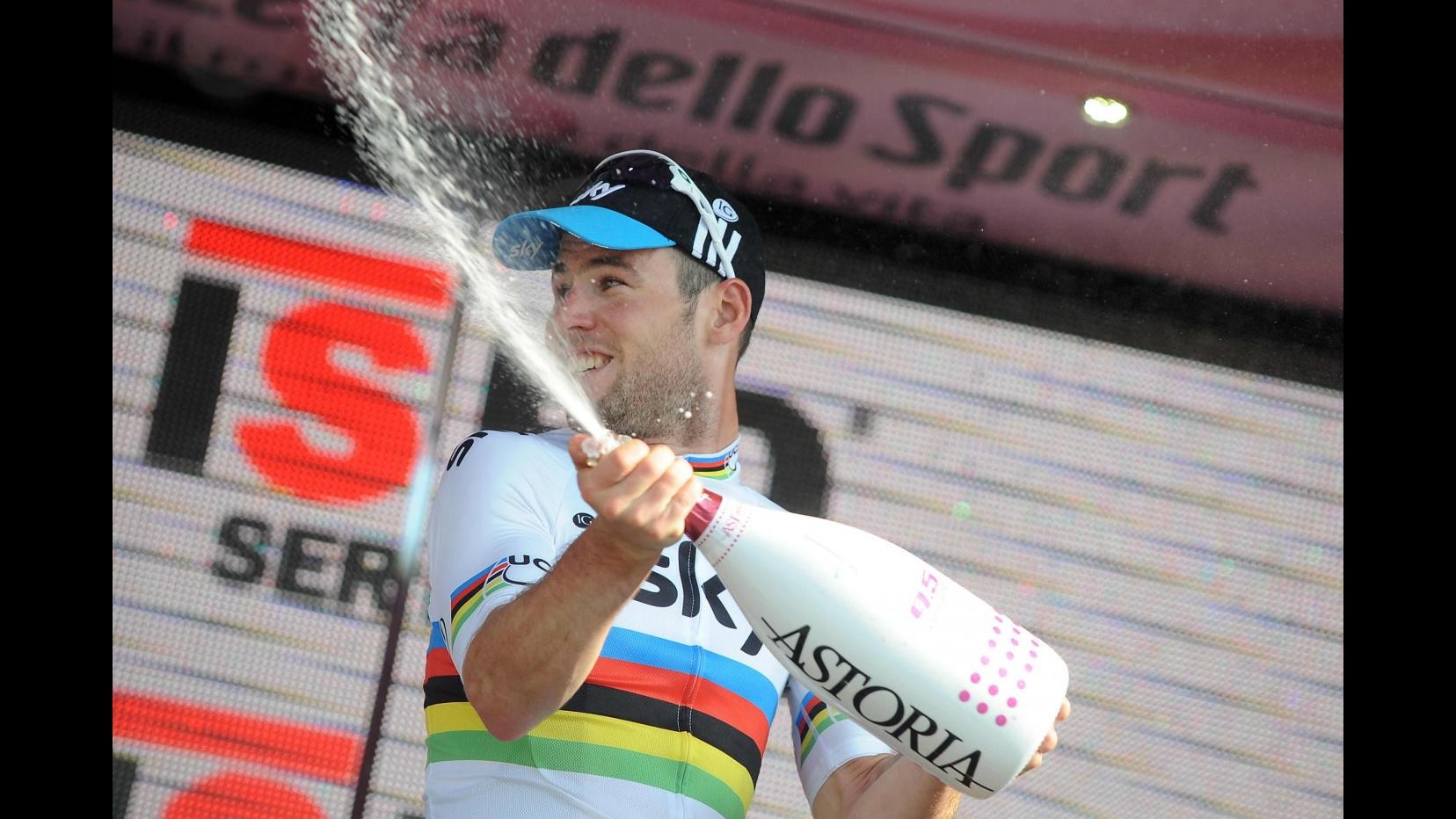 Giro, tris Cavendish: sua la 13esima tappa, Rodriguez sempre in rosa