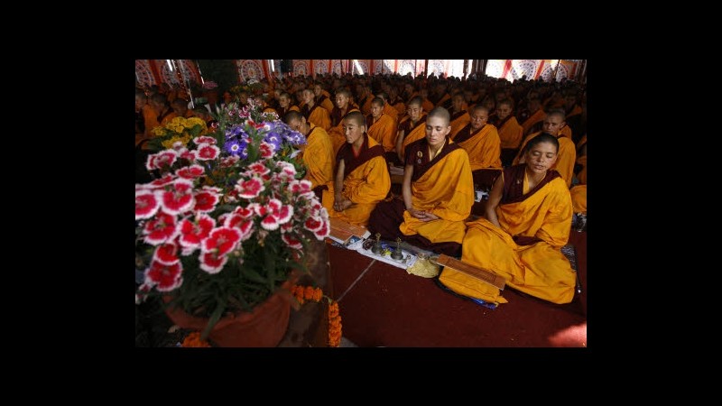 Tibet, 2 monaci si danno fuoco per protesta contro governo Cina