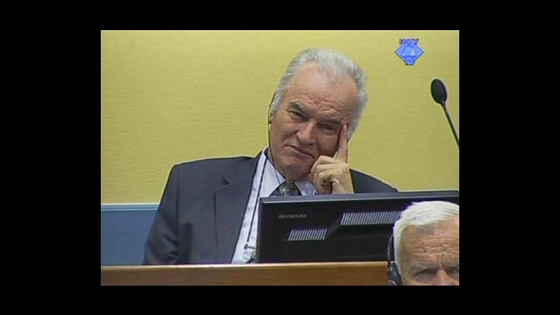 Mladic, giudice sospende processo per errori della procura