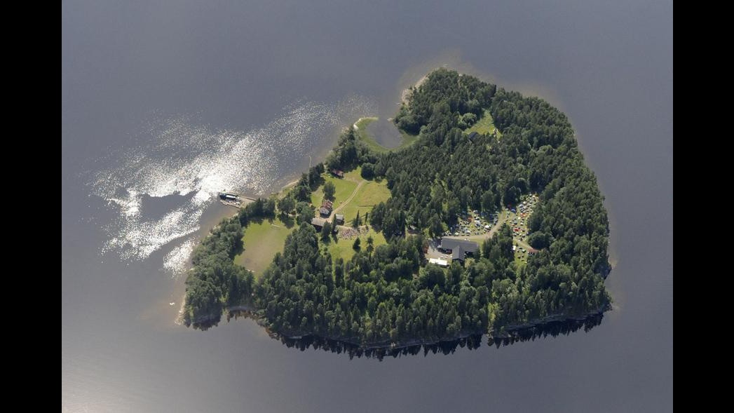 Norvegia, isola di Utoya aperta per la prima volta a giornalisti