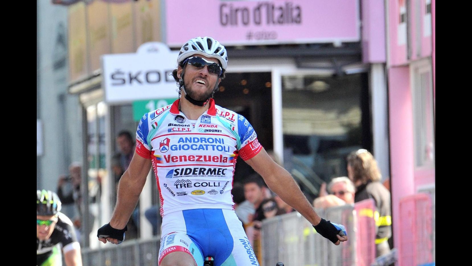 Giro d’Italia: Ferrari trionfa a Montecatini, Rodriguez resta in rosa