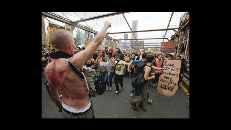 Occupy Wall Street blocca ponte Brooklyn: 700 fermati