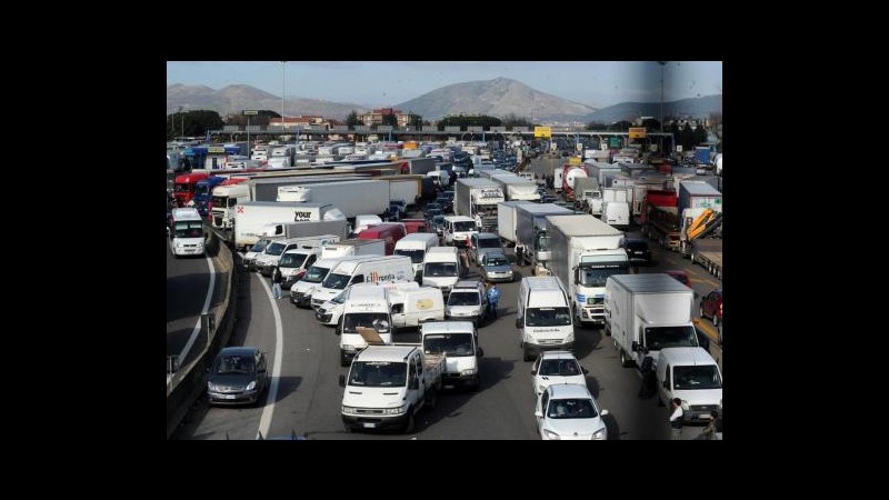 Alessandria, rubano merci e tir per milioni di euro: 6 arresti
