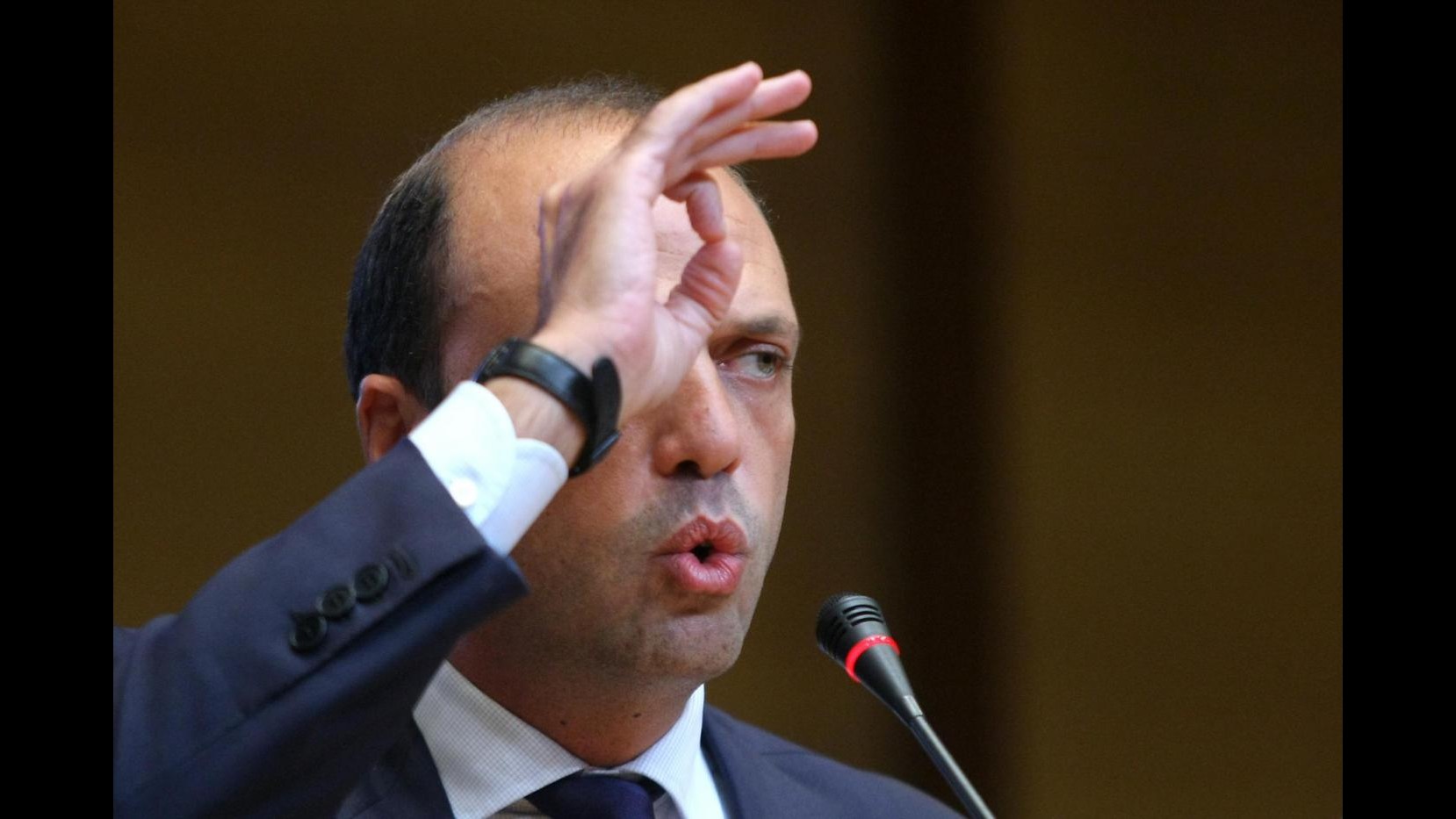 Alfano: Tocca a noi aiutare Berlusconi per la prima volta in 18 anni