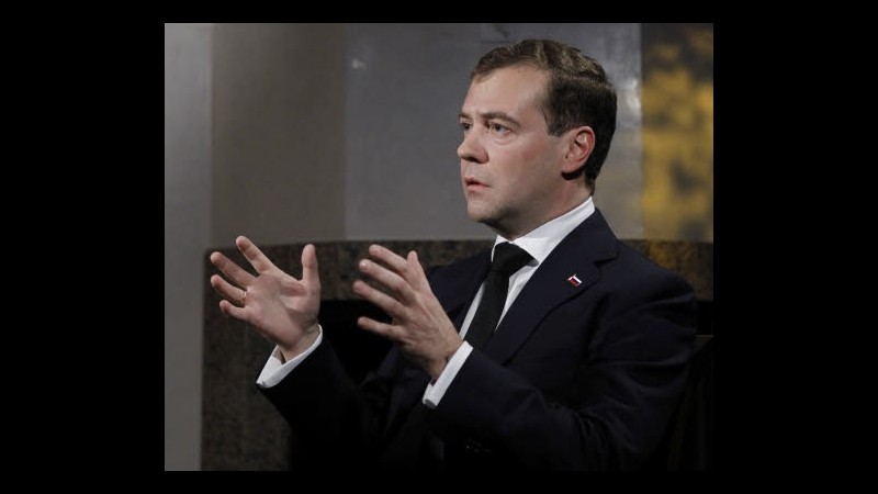 Medvedev: Non mi ricandido perché la Russia preferisce Putin