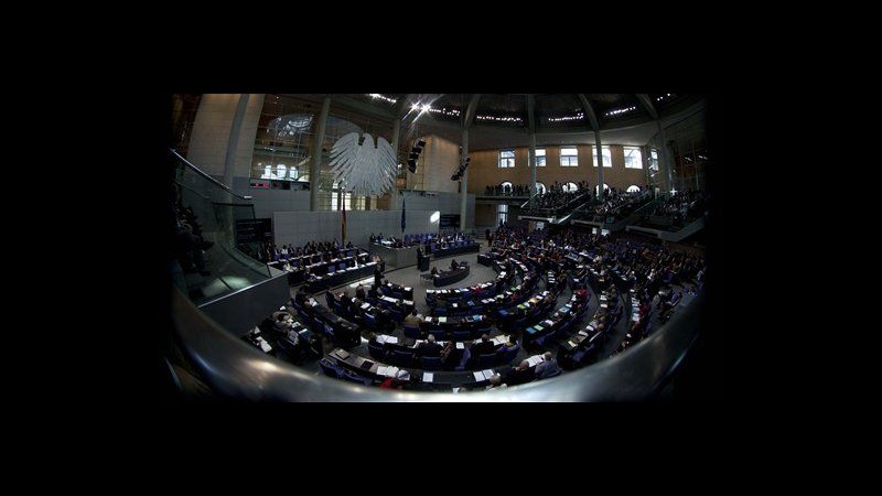 Parlamento tedesco approva espansione Efsf prima di vertice Ue