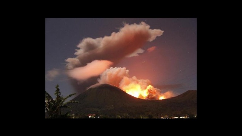 Erutta vulcano Mount Lukon in Indonesia: nessun ferito