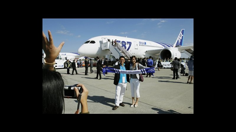 Primo volo commerciale di Boeing 787 atterrato a Hong Kong