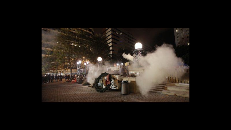 Occupy Wall Street, ore di scontri ad Atlanta e Oakland