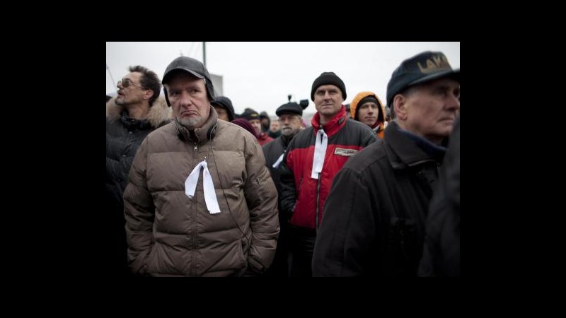 Russia, passaggiata dei romanzieri per sostenere diritto di protesta