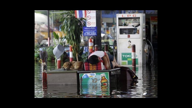 Thailandia, chiuso secondo aeroporto di Bangkok per le alluvioni