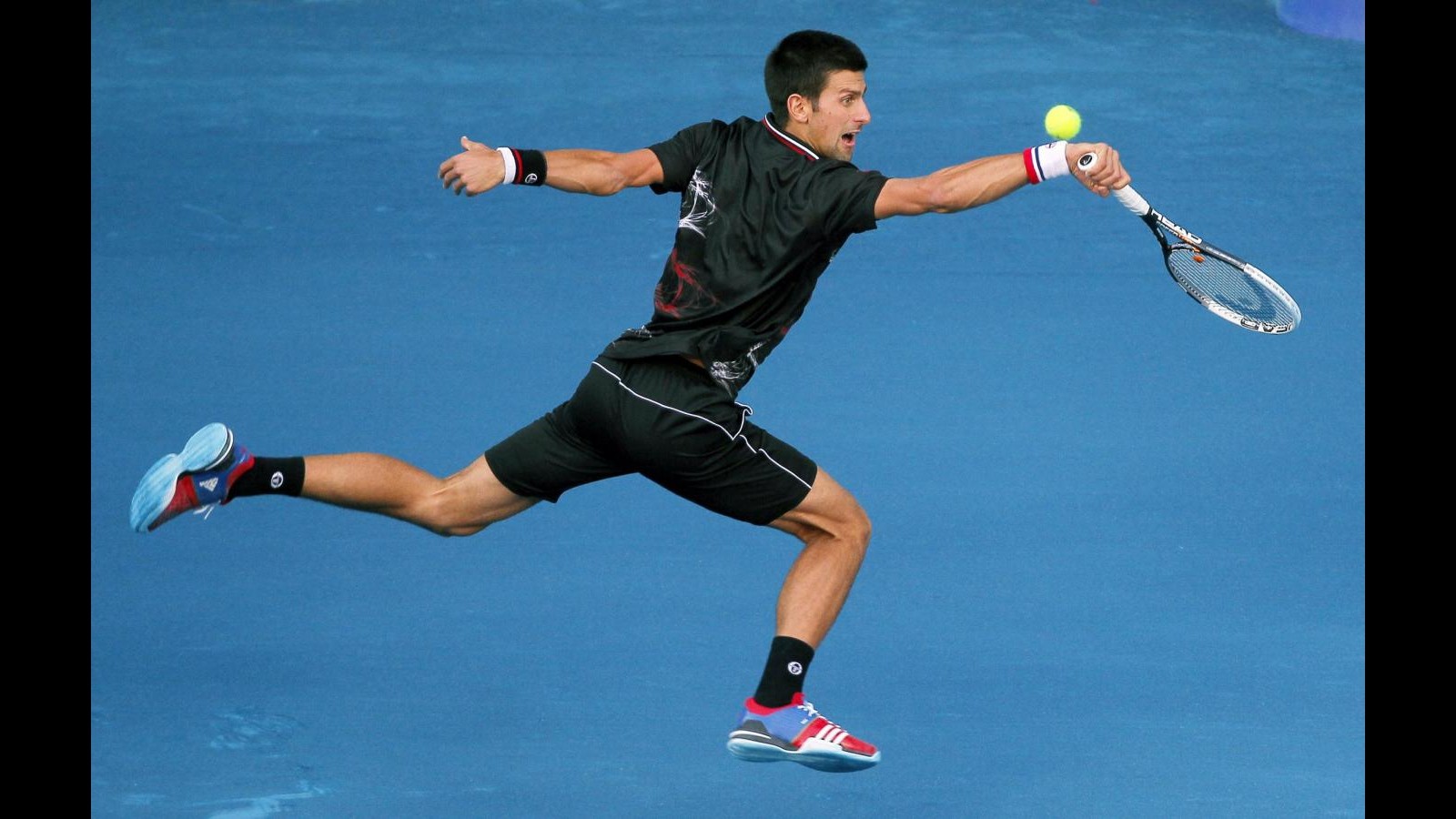 Tennis, dopo Nadal anche Djokovic saluta Madrid. Ok Federer