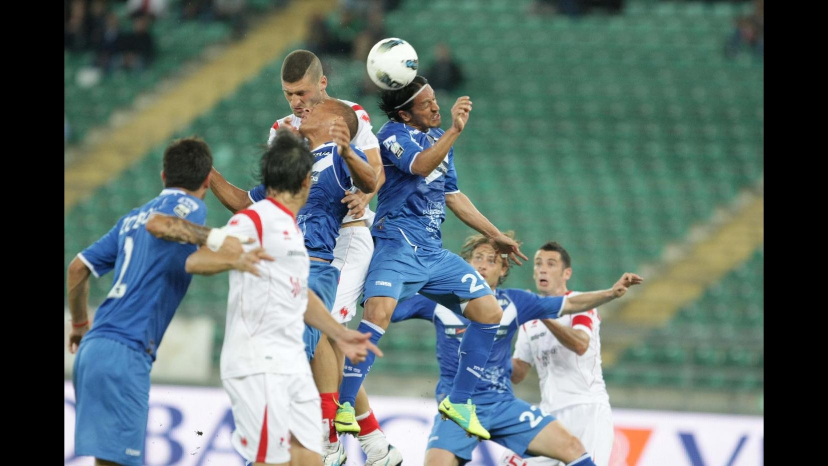 Bari-Brescia 2-2 nell’anticipo, play off lontani per le Rondinelle