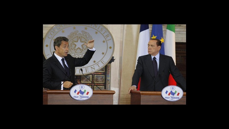 Berlusconi boccia il maestrino Sarkozy