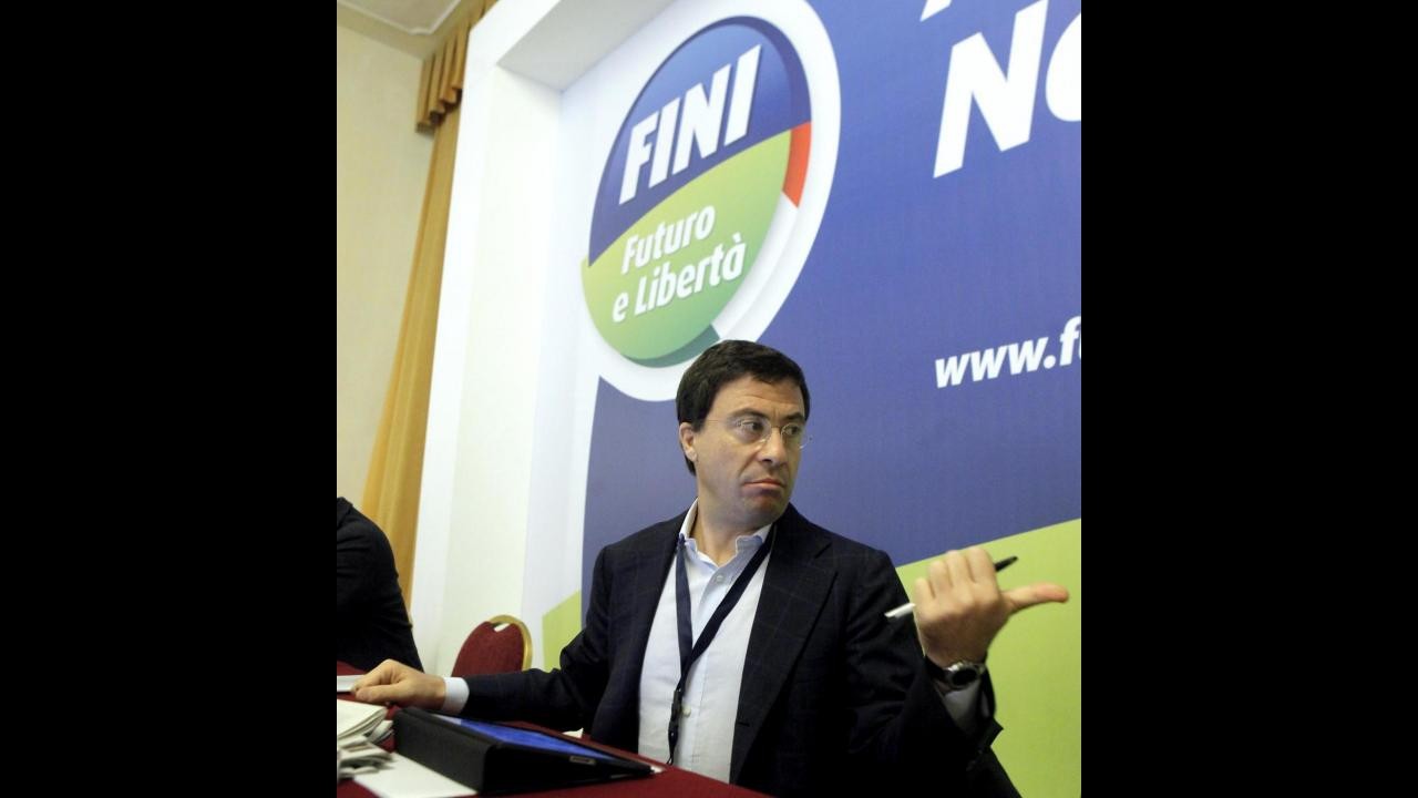 Assemblea Fli a Roma senza Fini. Bocchino: Mai più col Pdl