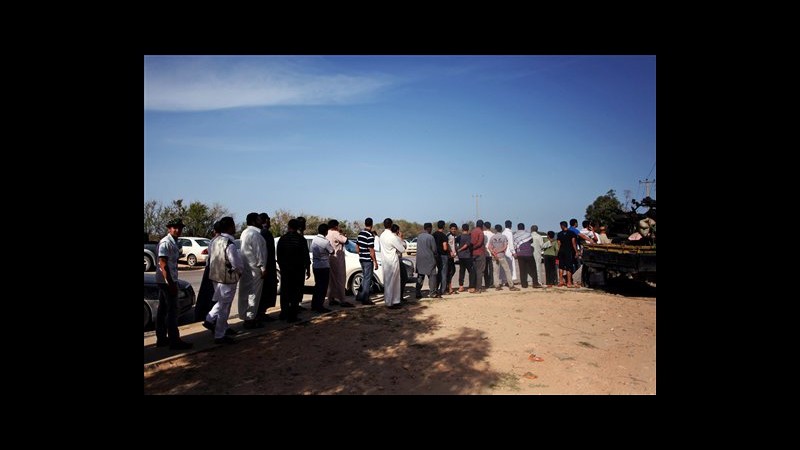 Libia, con raìs esposti corpi Mutassim Gheddafi ed ex ministro Difesa