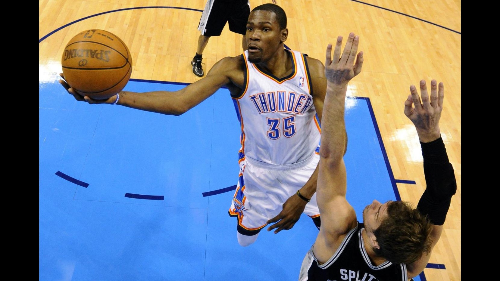 Play off Nba, Oklahoma espugna San Antonio 108-103 in gara 5