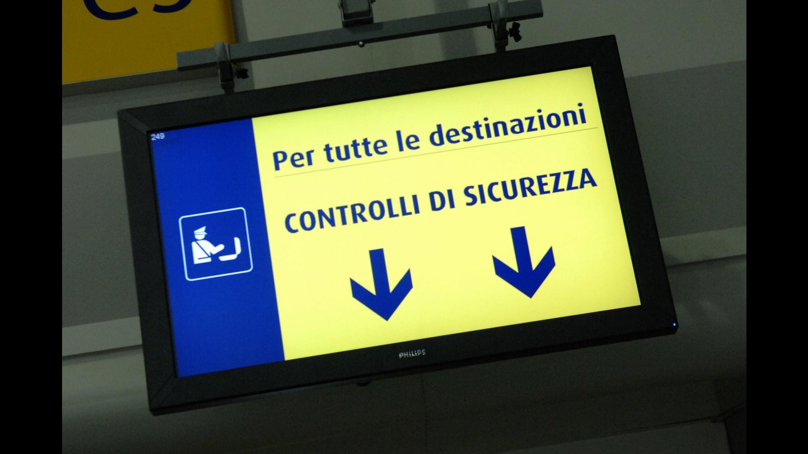 Brindisi, importano 11 kg di cocaina dal Belgio in aereo, arrestati