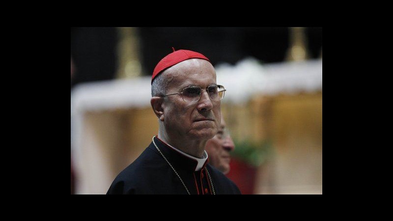 Bertone: Contro il Papa attacchi feroci