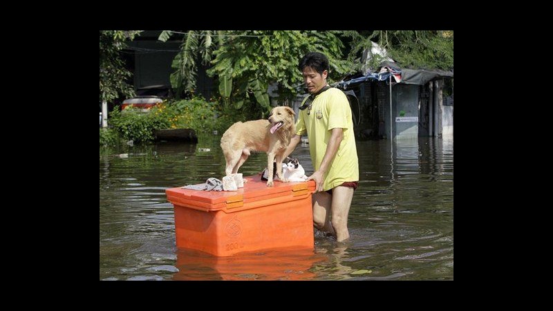 Thailandia, premier assume poteri di emergenza per gestire alluvioni