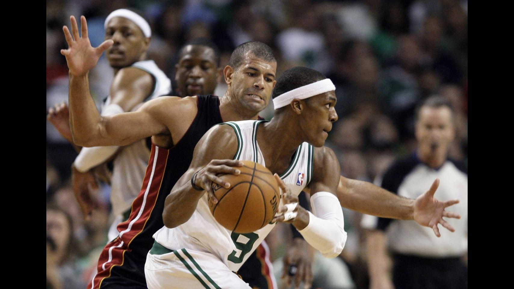 Play off Nba, Boston doma Miami 93-91 all’overtime. Serie sul 2-2