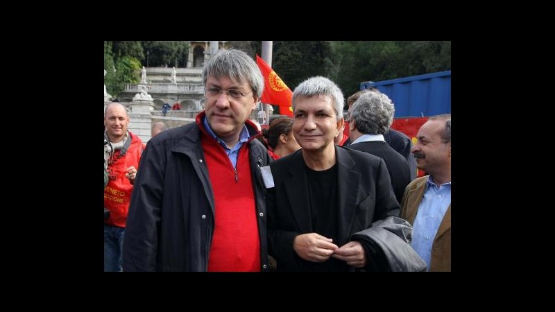 Vendola aggredito da un sostenitore dei black bloc