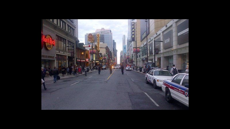 Canada, spari in centro commerciale Toronto: morto un 25enne, 7 feriti